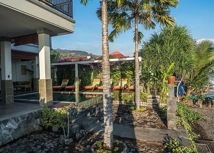 Amed Beach Villa *