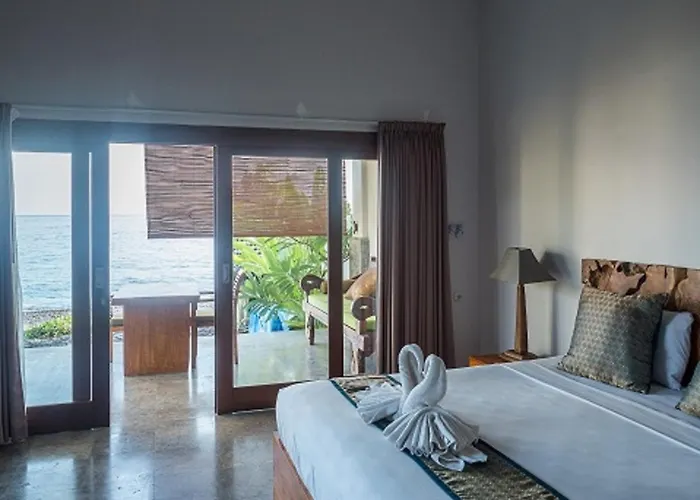 Amed Beach Villa *