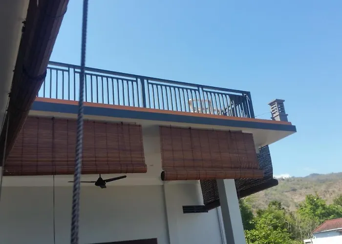 Amed Beach Villa *