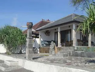 Villa Amed Beach Villa *